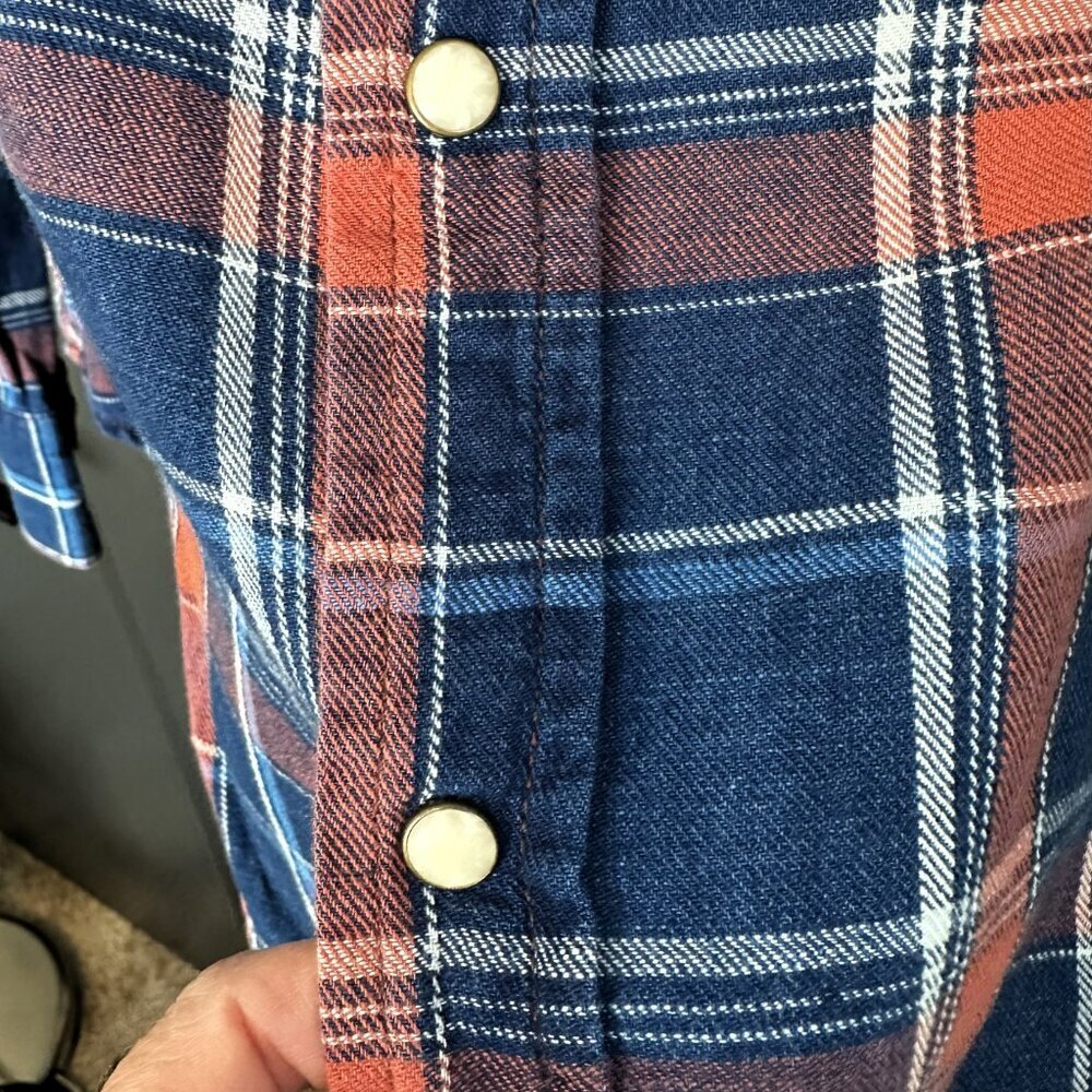Men's Gap Flannel Size Large Slim Fit Snap Front Shirt - Picture 3 of 5